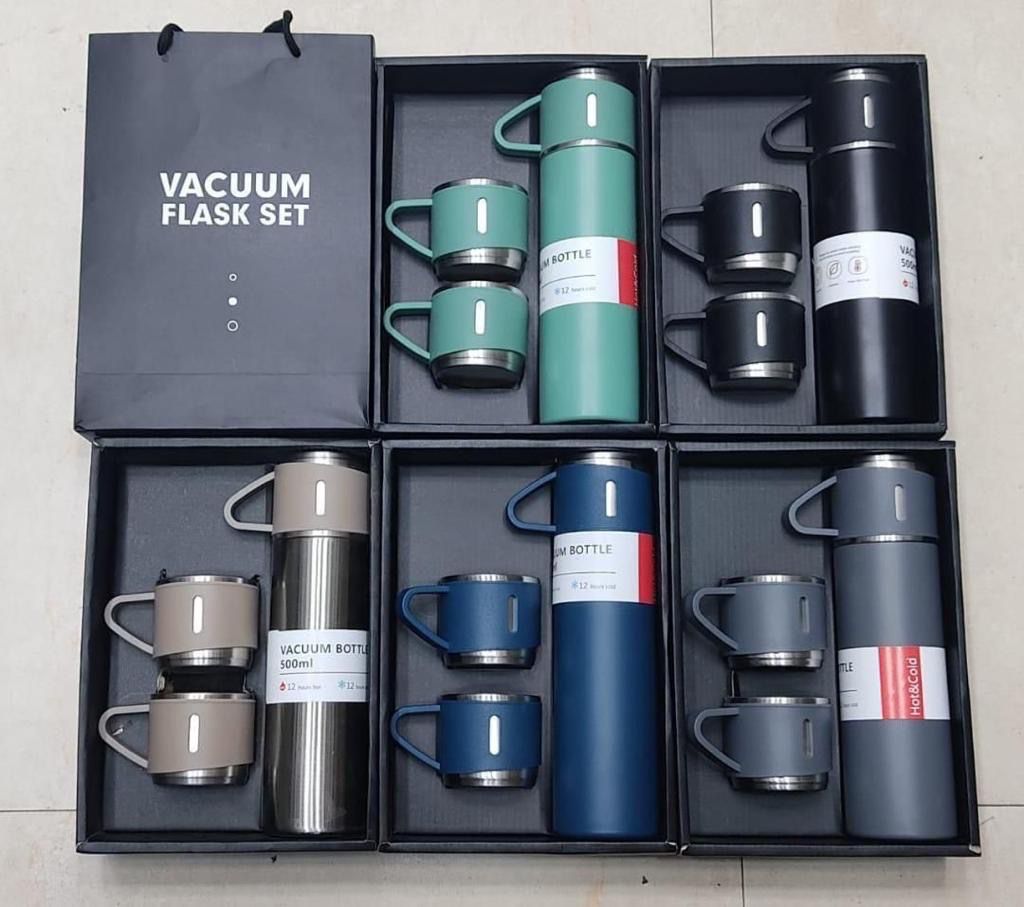 Stainless Steel Vacuum Flask Set with 3 Steel Cups (500ml)