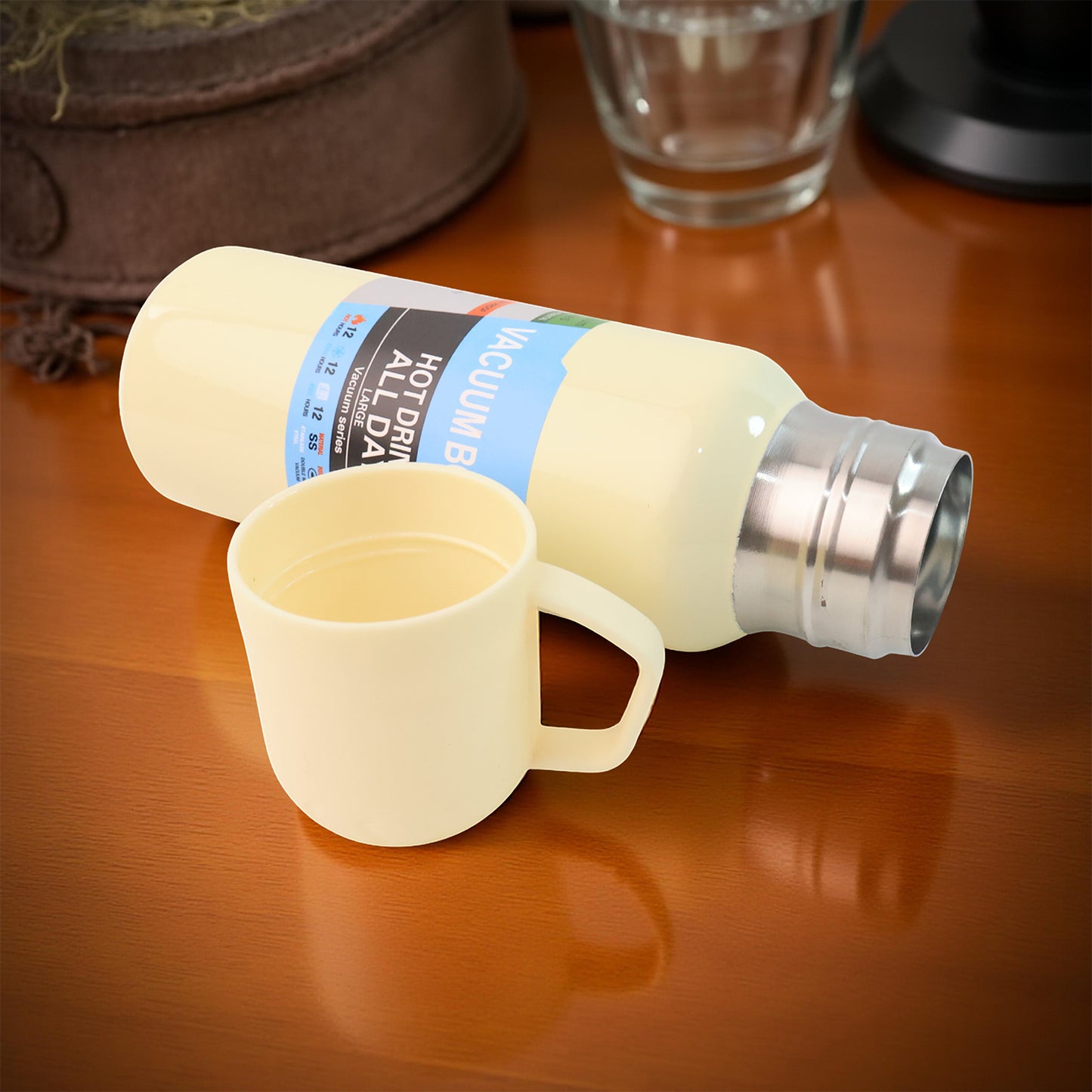 White Vacuum Flask Set  Stainless Steel Thermos With 3 Cups Approx 500ml